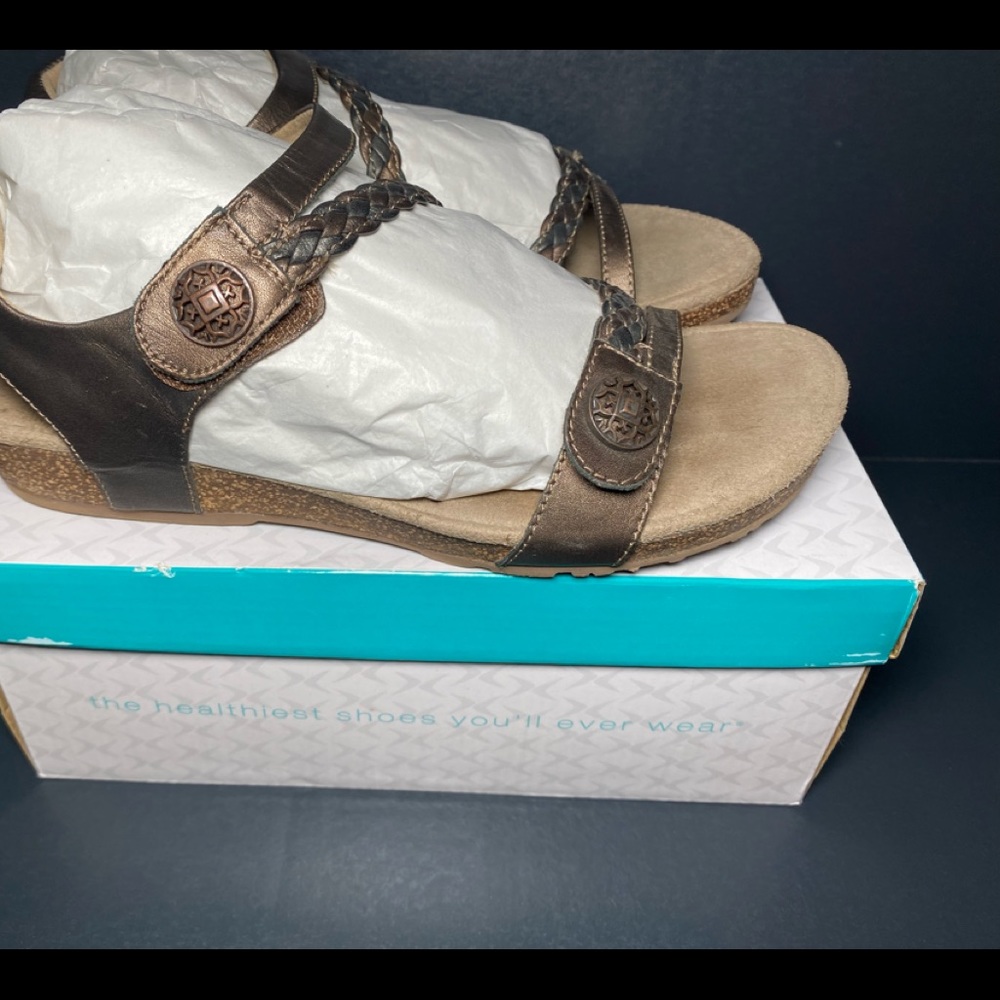 Aetrex Jillian Bronze Sandals